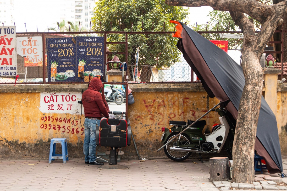 ha noi lanh sau, nguoi lao dong nhom lua ngoai via he de chong ret hinh anh 7