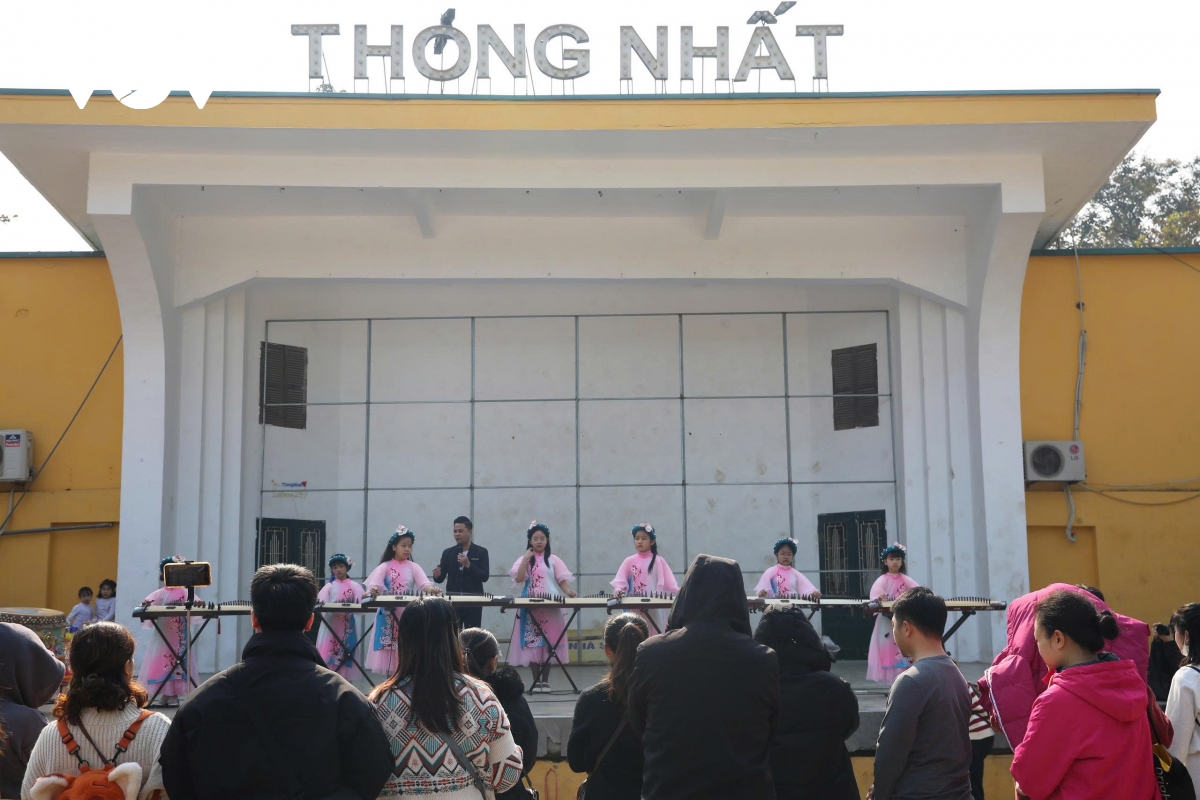 ruc ro sac mau tai cong vien thong nhat huong ung chuong trinh tu hoi sang tao hinh anh 1
