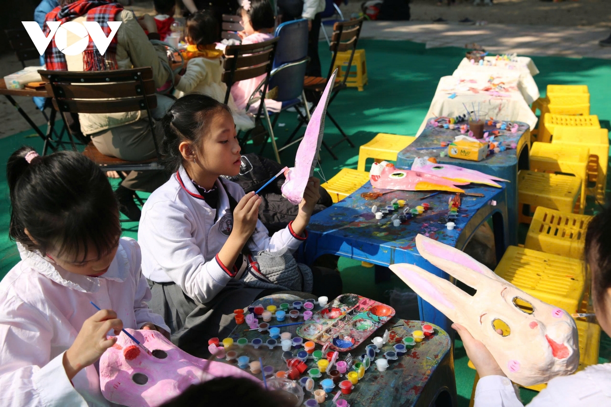 ruc ro sac mau tai cong vien thong nhat huong ung chuong trinh tu hoi sang tao hinh anh 3