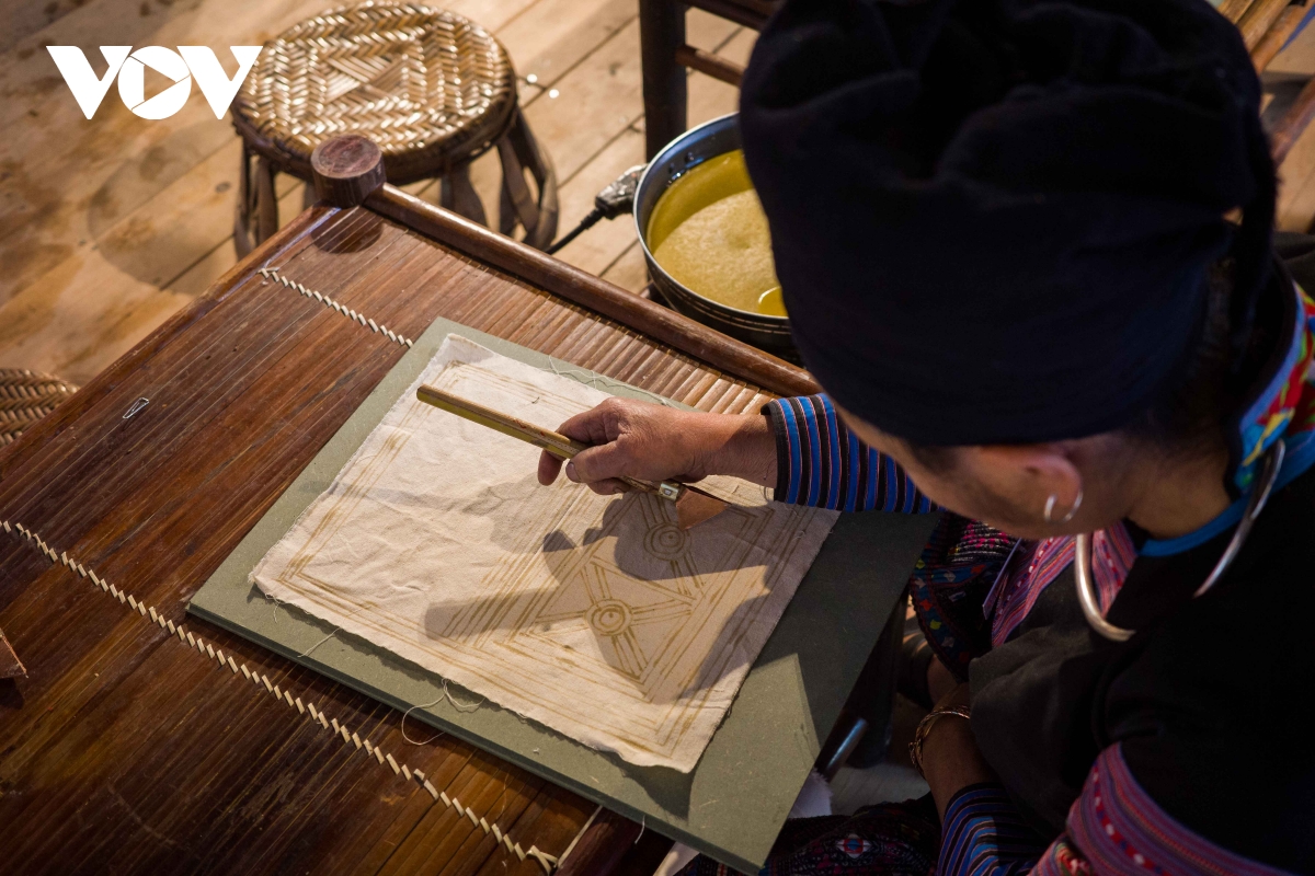 det tinh yeu van hoa dan toc tu nghe ve sap ong cua nguoi mong o Dien bien hinh anh 4