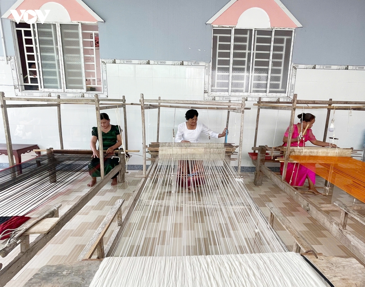 lang det khmer vung tin theo Dang trong hanh trinh 50 nam thong nhat dat nuoc hinh anh 1