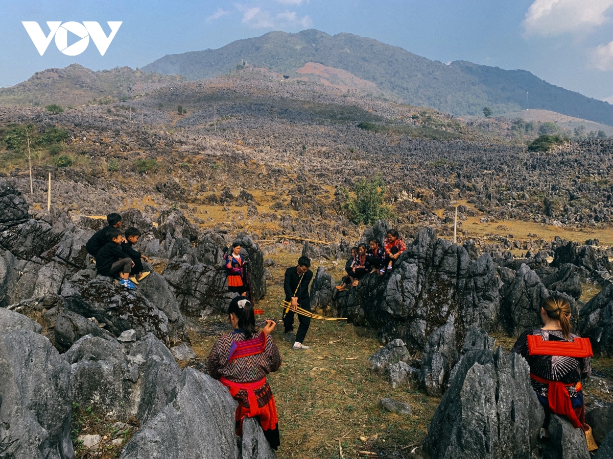 det tinh yeu van hoa dan toc tu nghe ve sap ong cua nguoi mong o Dien bien hinh anh 1