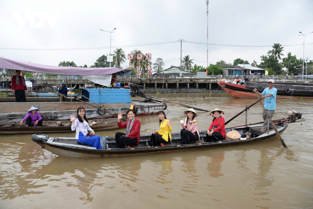 Ngành du lịch tỉnh Đồng Tháp giúp người dân vươn lên làm giàu