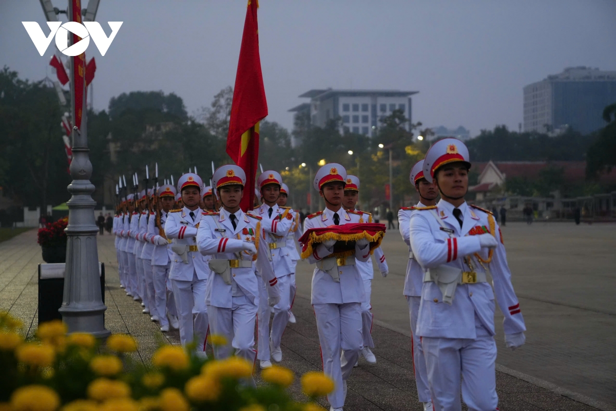 khoanh khac thieng lieng trong le thuong co dau nam moi 2026 hinh anh 5