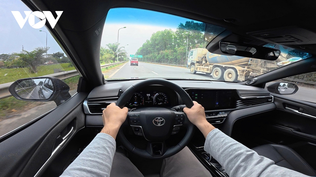 toyota camry 2.5 hev, sedan hang d cua nhung gia tri su dung lau dai hinh anh 8
