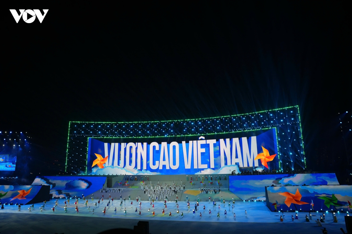 toan canh chuong trinh nghe thuat dac biet duoi la co ve vang cua Dang hinh anh 8