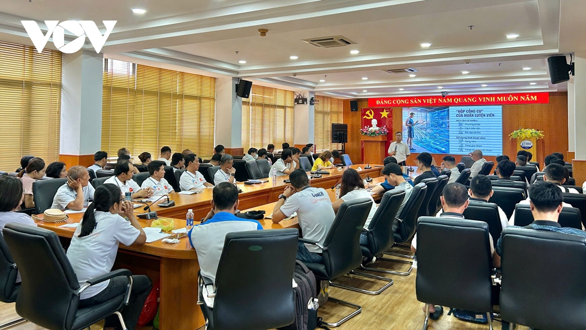 tp.hcm chuan hoa doi ngu huan luyen vien boi loi theo tieu chuan quoc te hinh anh 1