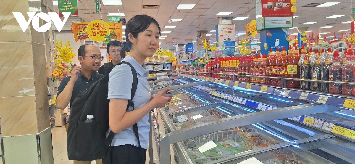 Nguồn hàng Tết dồi dào, người dân ưu tiên an toàn thực phẩm