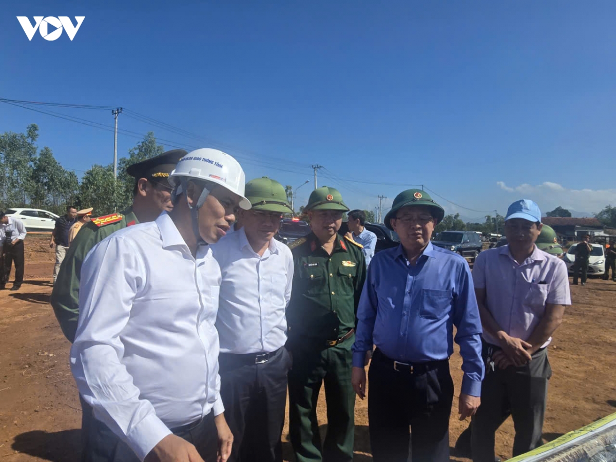 pho thu tuong ho quoc dung kiem tra tien do cao toc quy nhon pleiku hinh anh 1