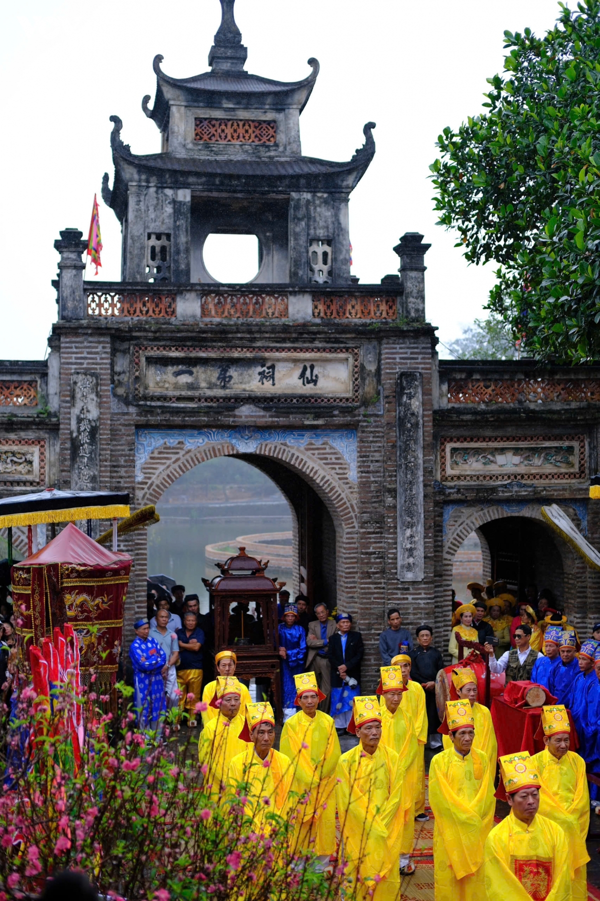 Dong dao nguoi dan doi mua du le khai hoi co loa dau nam hinh anh 13