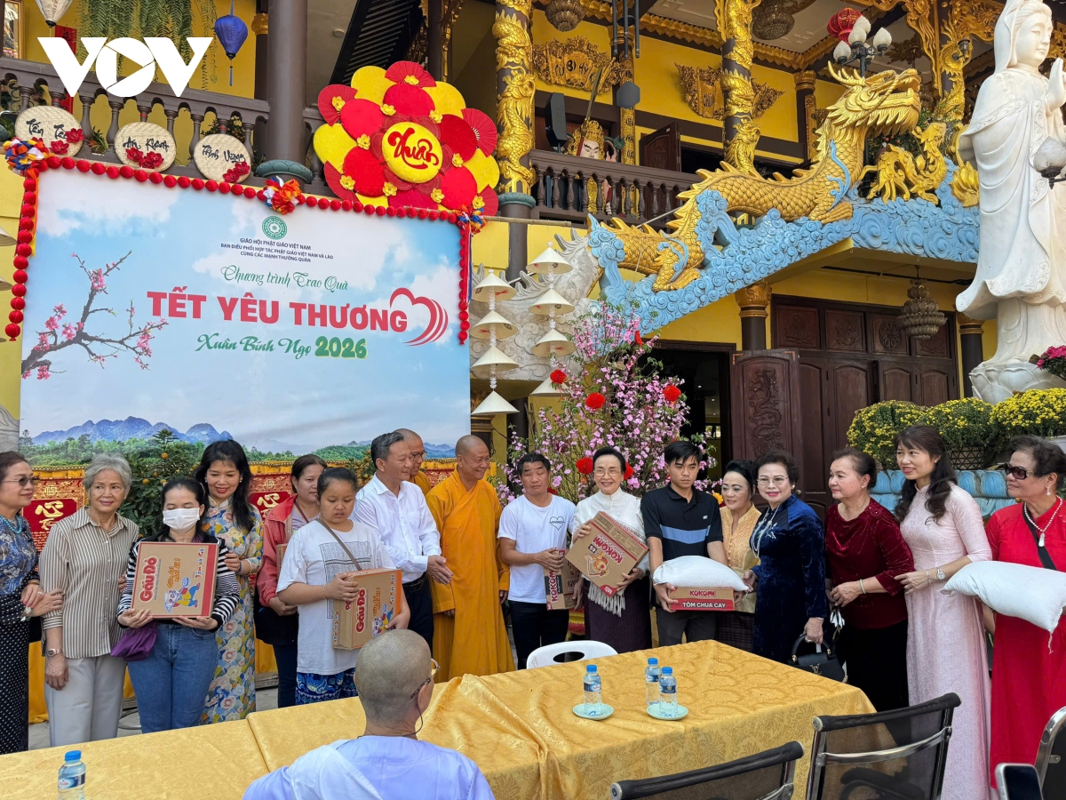 Người Việt tại Lào phát huy tinh thần "Tương thân tương ái" tốt đẹp của dân tộc