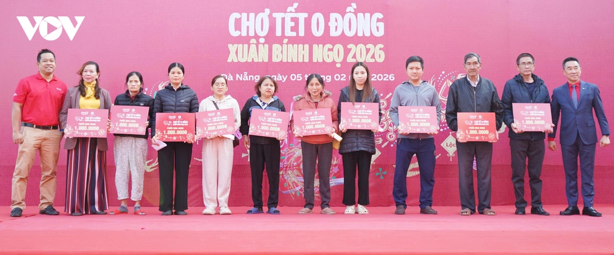 chuong trinh tet nhan ai - cho tet 0 dong trao qua tang ho ngheo tai Da nang hinh anh 1