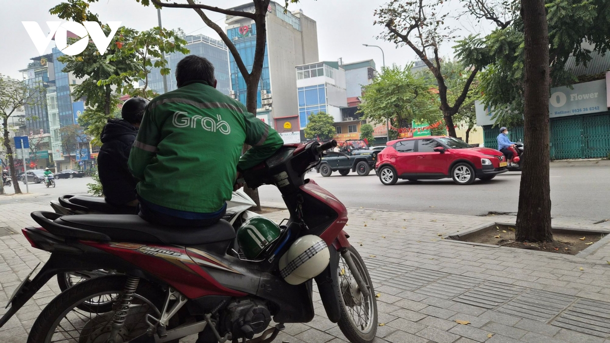 Làm cả đời, chơi dịp Tết: Xa nhà ít việc thì về nhà đi con!