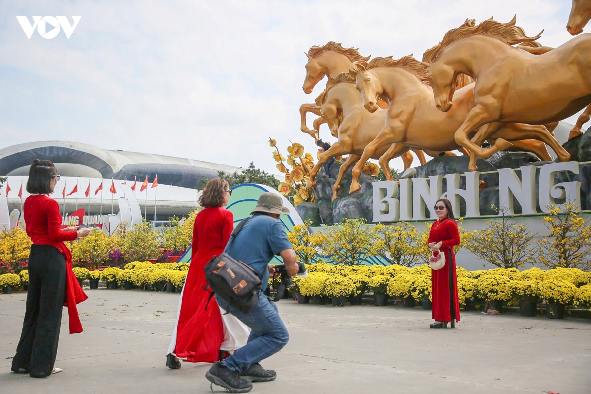 check-in bat ma khong lo giua dai lo hoa ben vinh ha long hinh anh 2