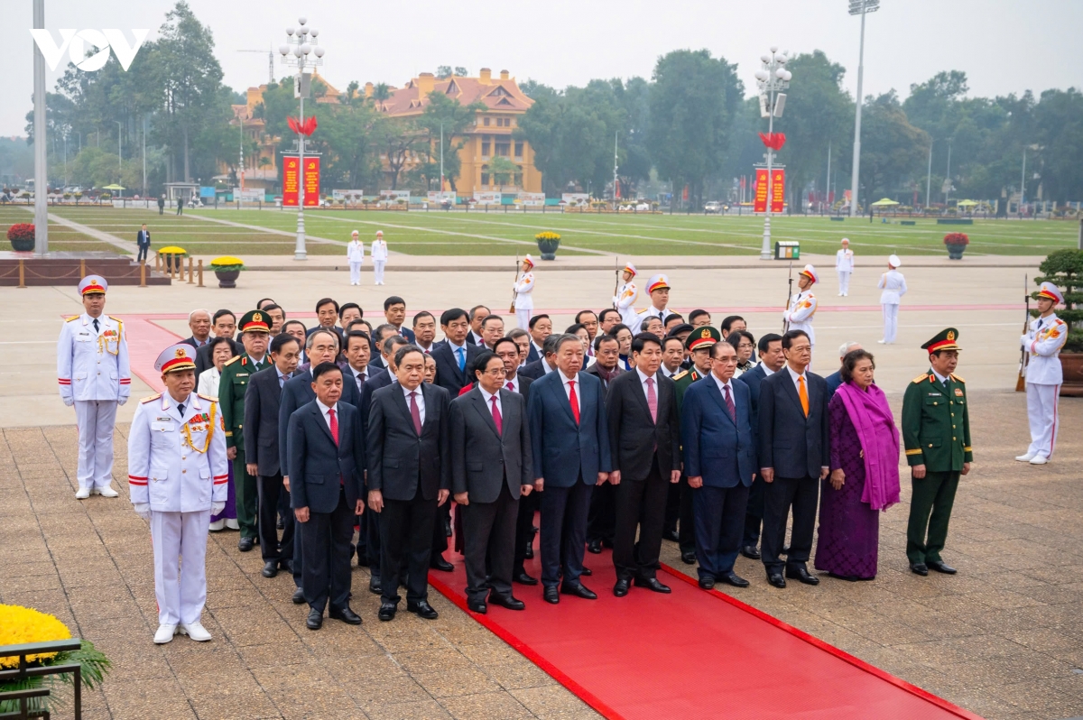 lanh dao Dang, nha nuoc vao lang vieng chu tich ho chi minh hinh anh 2