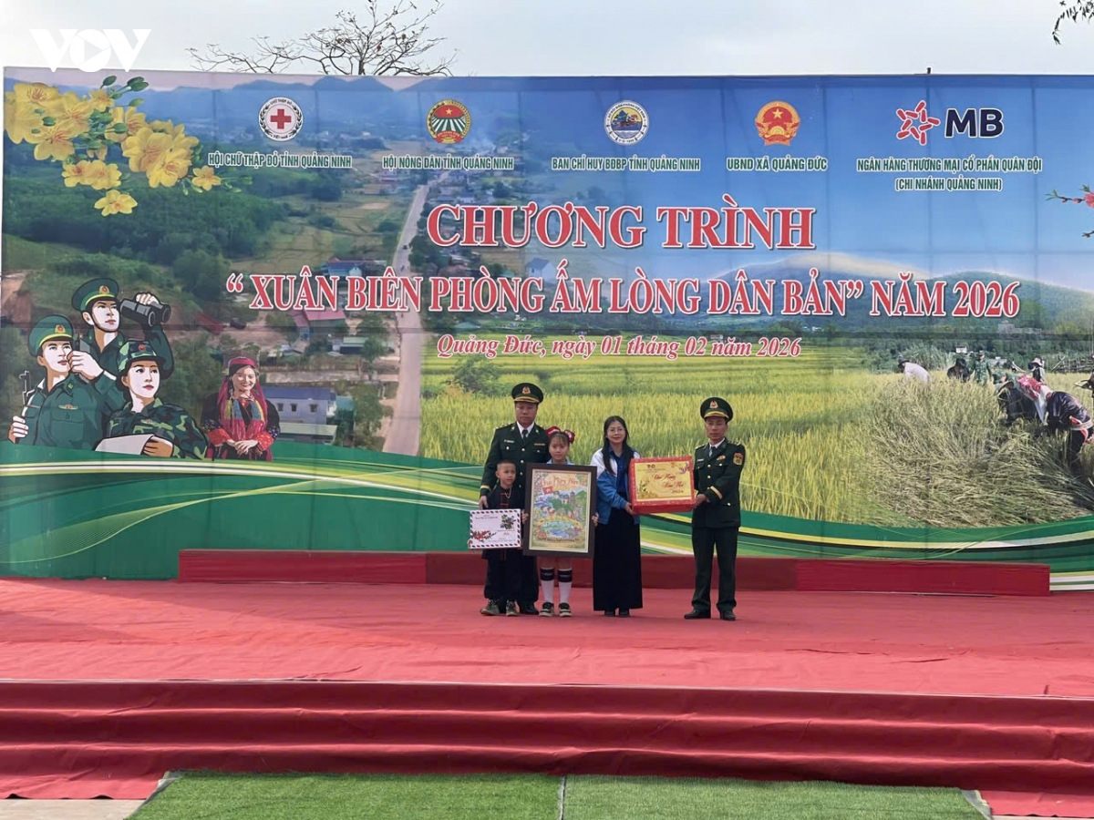 quang ninh xuan bien phong am long dong bao vung bien Dong bac hinh anh 4