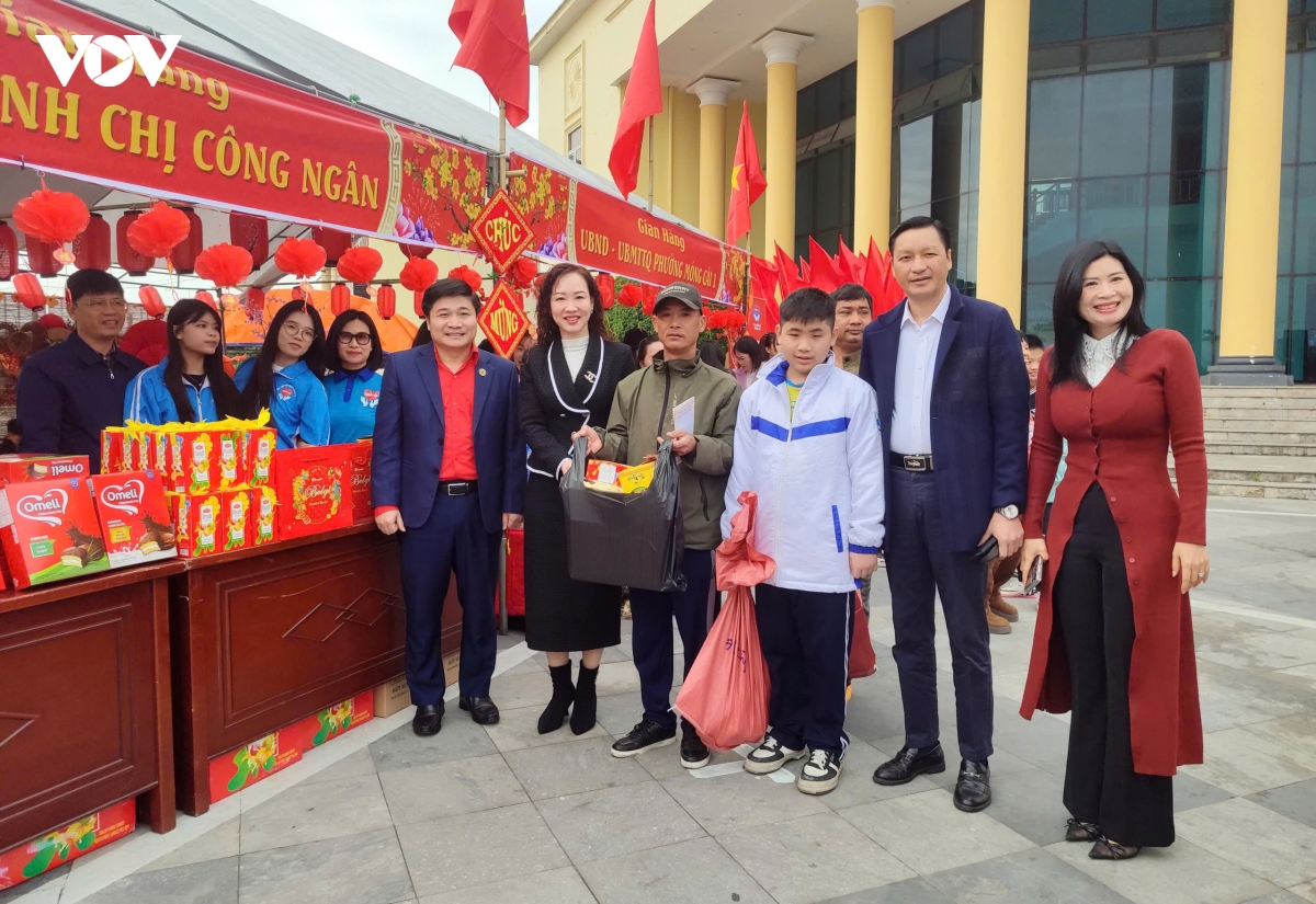 Am ap cho tet 0 dong bien gioi mong cai quang ninh hinh anh 2