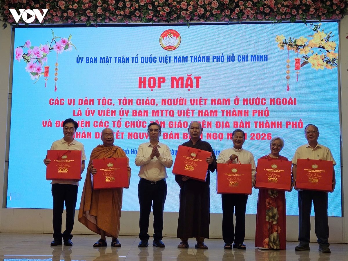 gan ket kieu bao, ton giao, dan toc trong ngay hoi xuan nghia tinh hinh anh 3