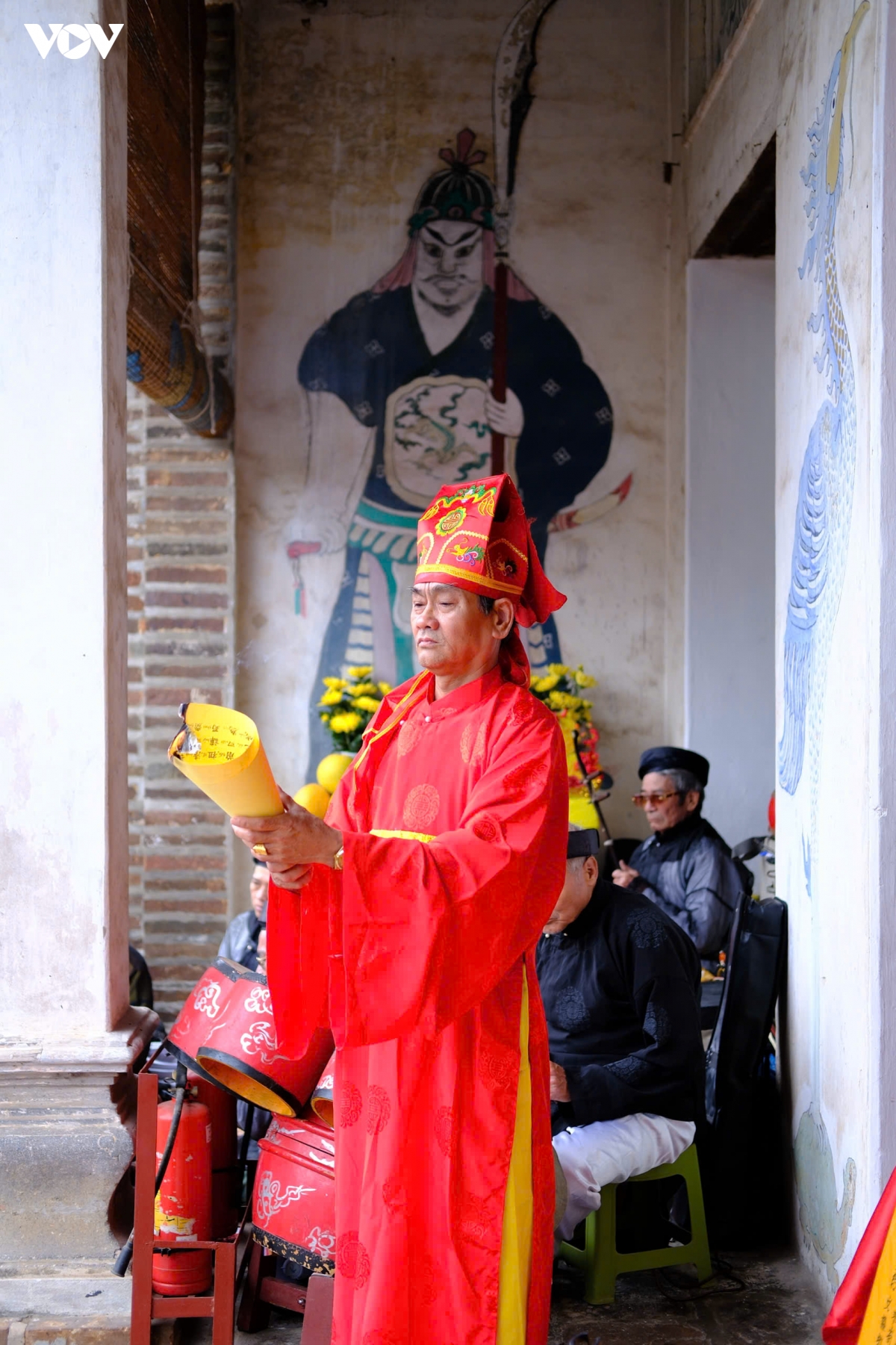 Dong dao nguoi dan doi mua du le khai hoi co loa dau nam hinh anh 16