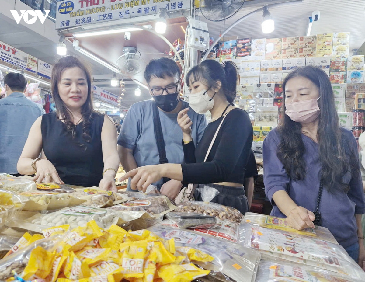 can tet, suc mua o Da nang tang manh, gia thuc pham, trai cay tang hinh anh 3