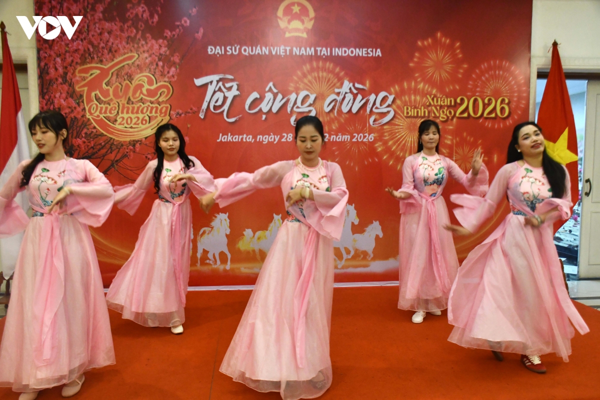nguoi viet tai indonesia don xuan am ap voi tet cong dong hinh anh 3