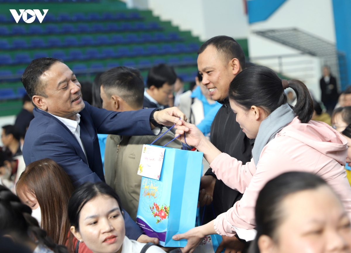 tet sum vay - xuan on Dang cham lo tet cho cong doan vien kho khan tai Dak lak hinh anh 2