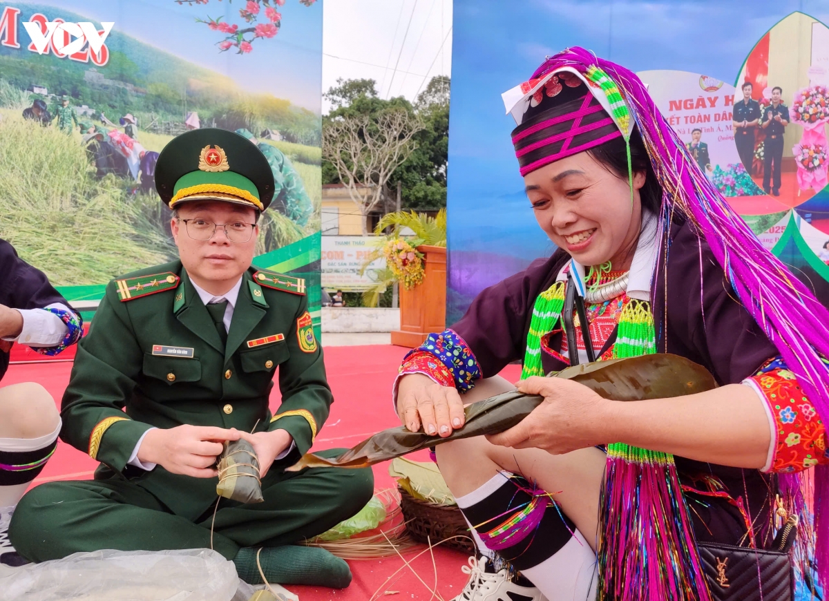 quang ninh xuan bien phong am long dong bao vung bien Dong bac hinh anh 6