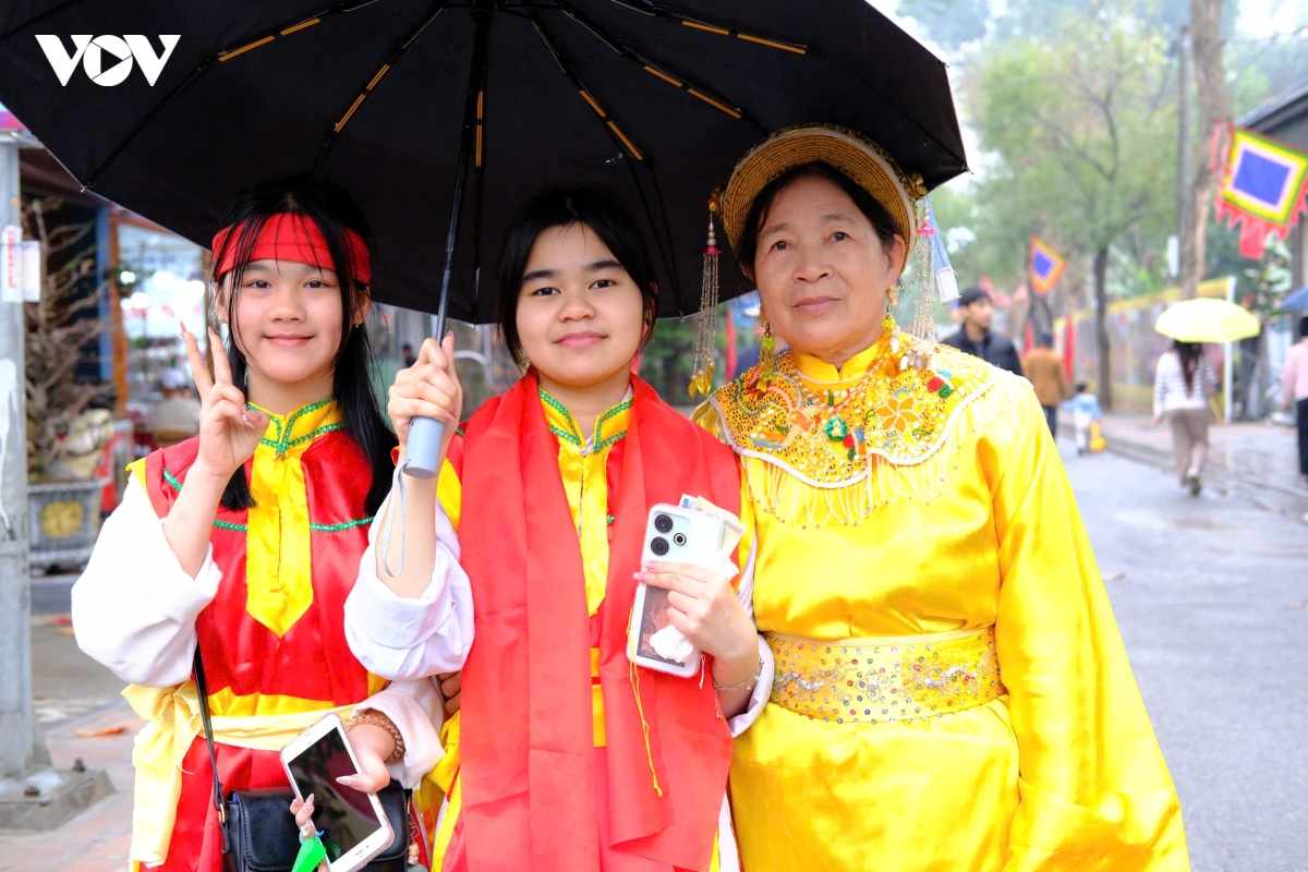 Dong dao nguoi dan doi mua du le khai hoi co loa dau nam hinh anh 21