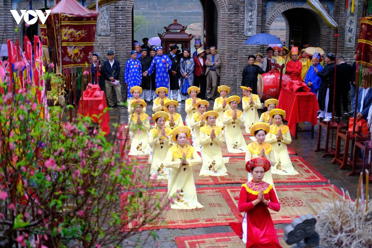Dong dao nguoi dan doi mua du le khai hoi co loa dau nam hinh anh 15