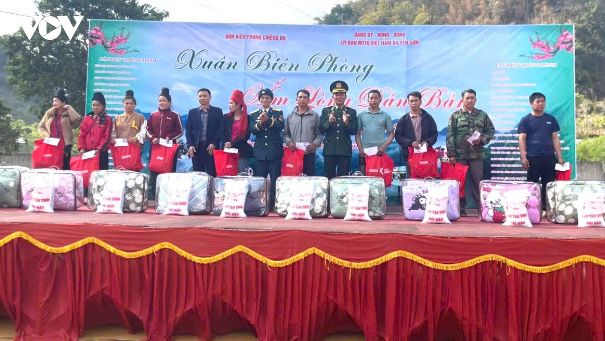  xuan bien phong am long dan ban tai xa bien gioi yen son, son la hinh anh 4