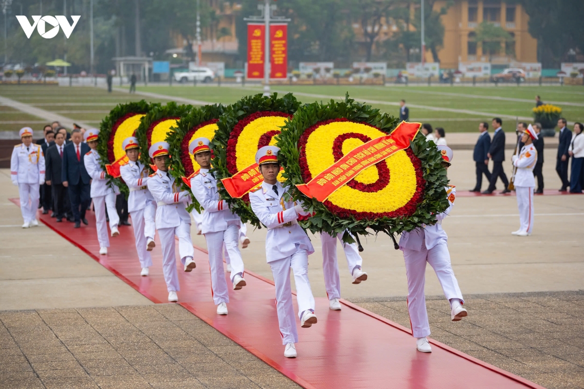 lanh dao Dang, nha nuoc vao lang vieng chu tich ho chi minh hinh anh 4