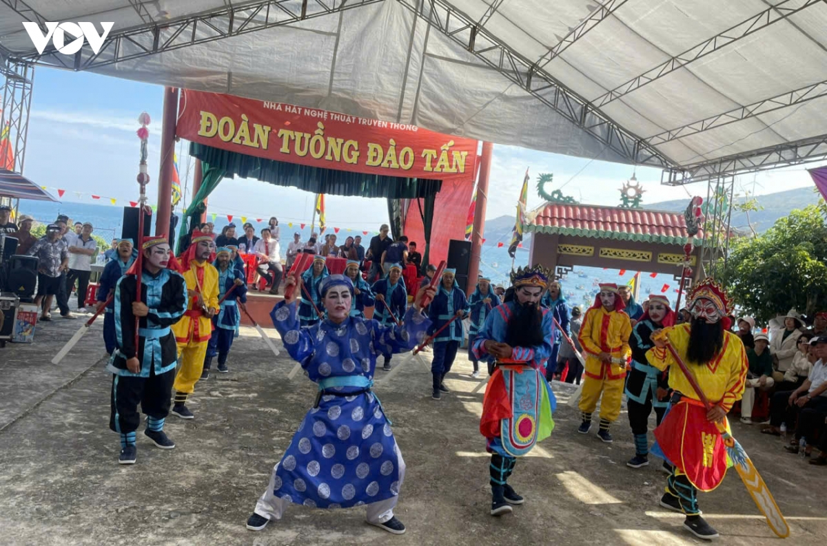 Dac sac le hoi cau ngu van Dam xuong ly 200 nam tuoi o gia lai hinh anh 4