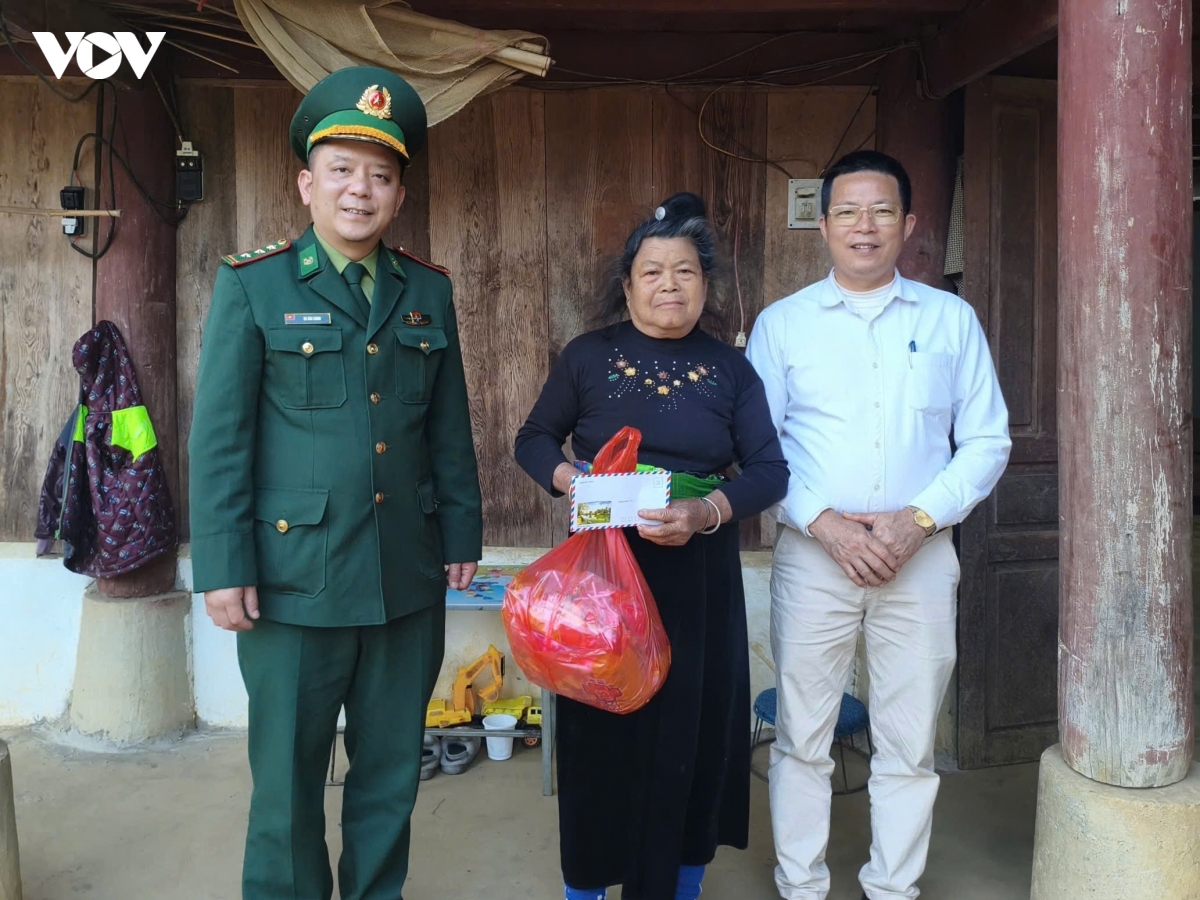  xuan bien phong am long dan ban tai xa bien gioi yen son, son la hinh anh 5