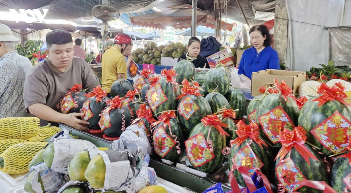 can tet, suc mua o Da nang tang manh, gia thuc pham, trai cay tang hinh anh 5