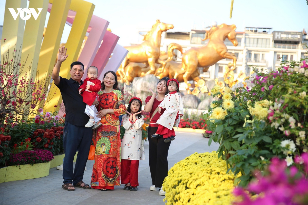 check-in bat ma khong lo giua dai lo hoa ben vinh ha long hinh anh 5