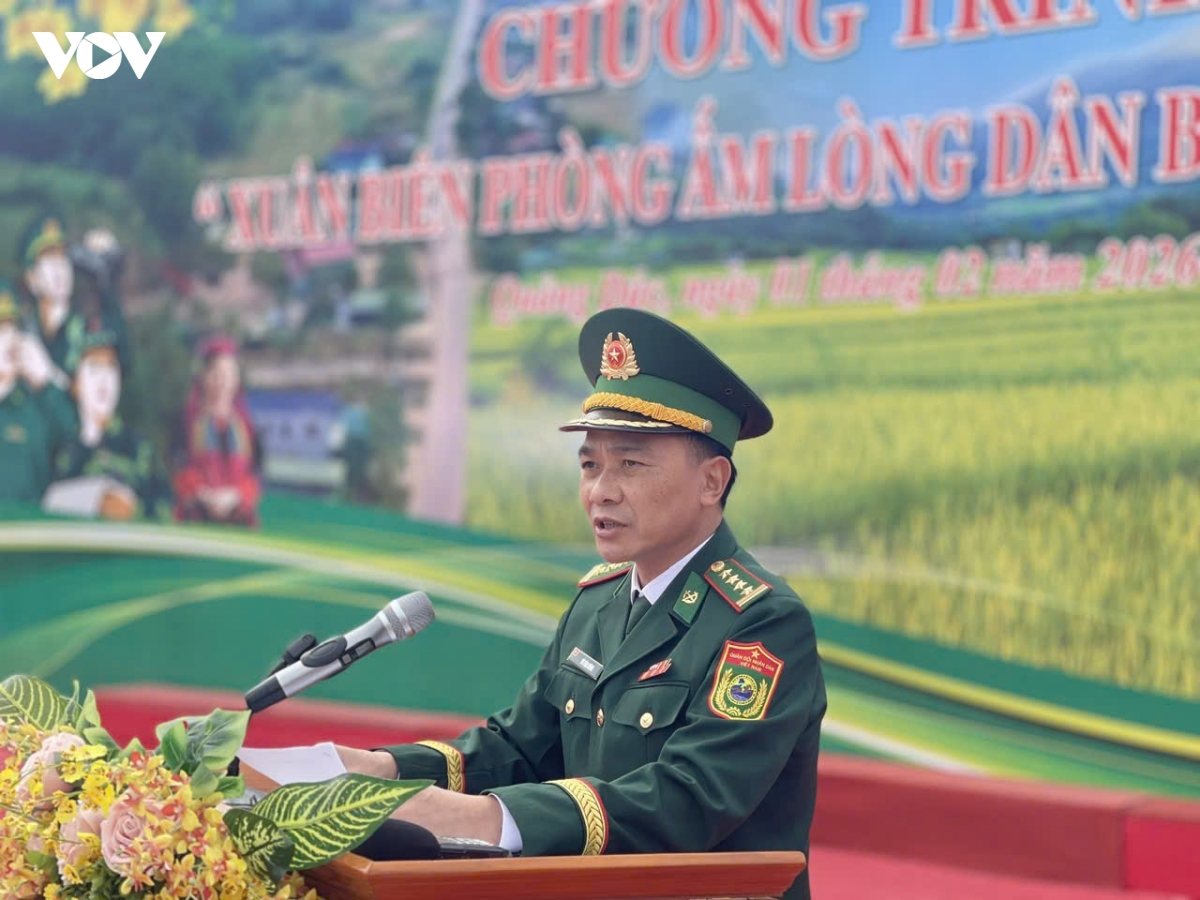 quang ninh xuan bien phong am long dong bao vung bien Dong bac hinh anh 2