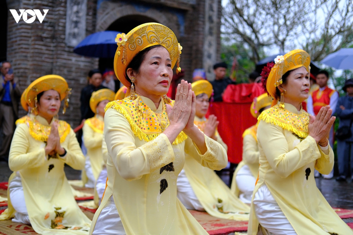Dong dao nguoi dan doi mua du le khai hoi co loa dau nam hinh anh 17