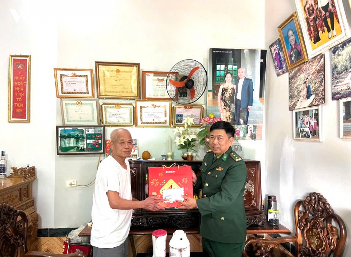  xuan bien phong am long dan ban tai xa bien gioi yen son, son la hinh anh 6