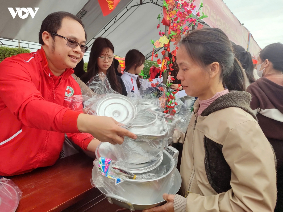Am ap cho tet 0 dong bien gioi mong cai quang ninh hinh anh 3