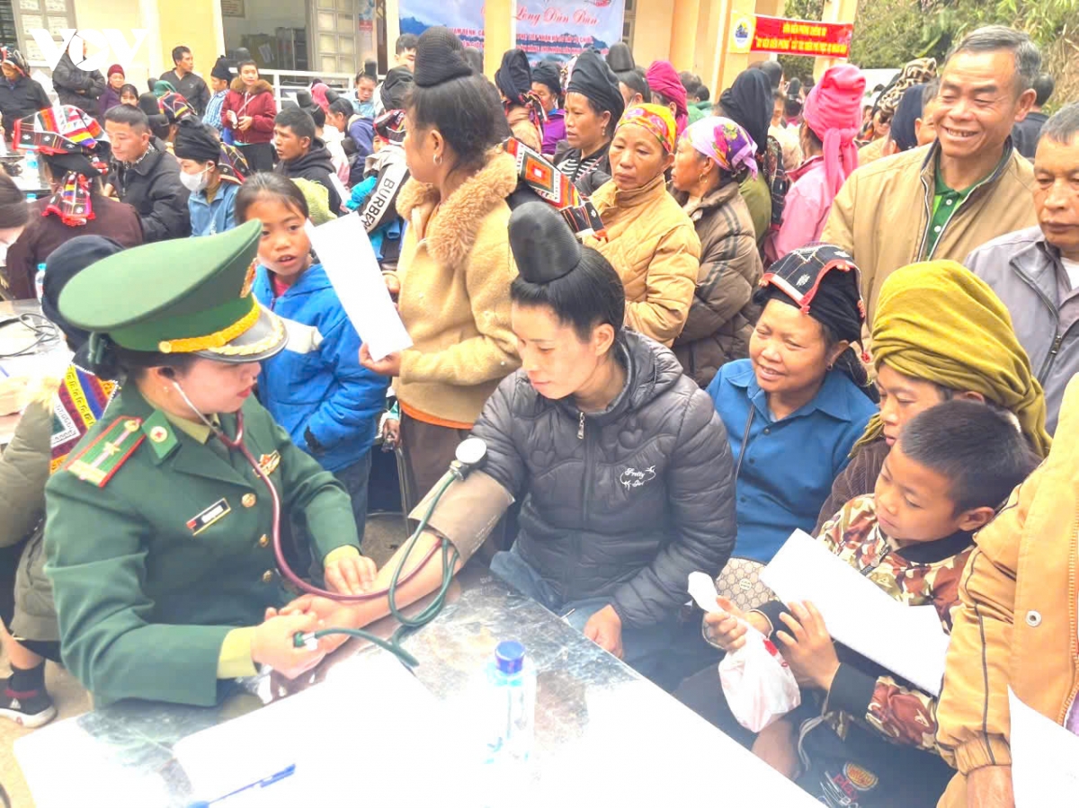  xuan bien phong am long dan ban tai xa bien gioi yen son, son la hinh anh 7