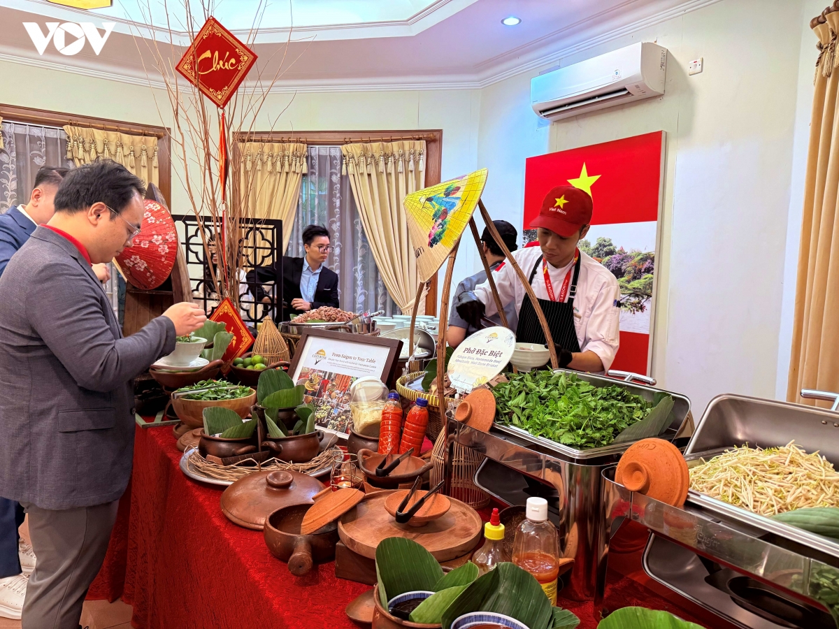 nguoi viet tai indonesia don xuan am ap voi tet cong dong hinh anh 4