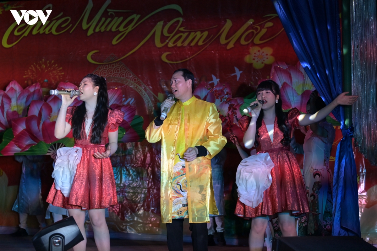 Doi van nghe o trai giam xuan nguyen nhung loi ca thap sang niem tin sau song sat hinh anh 4