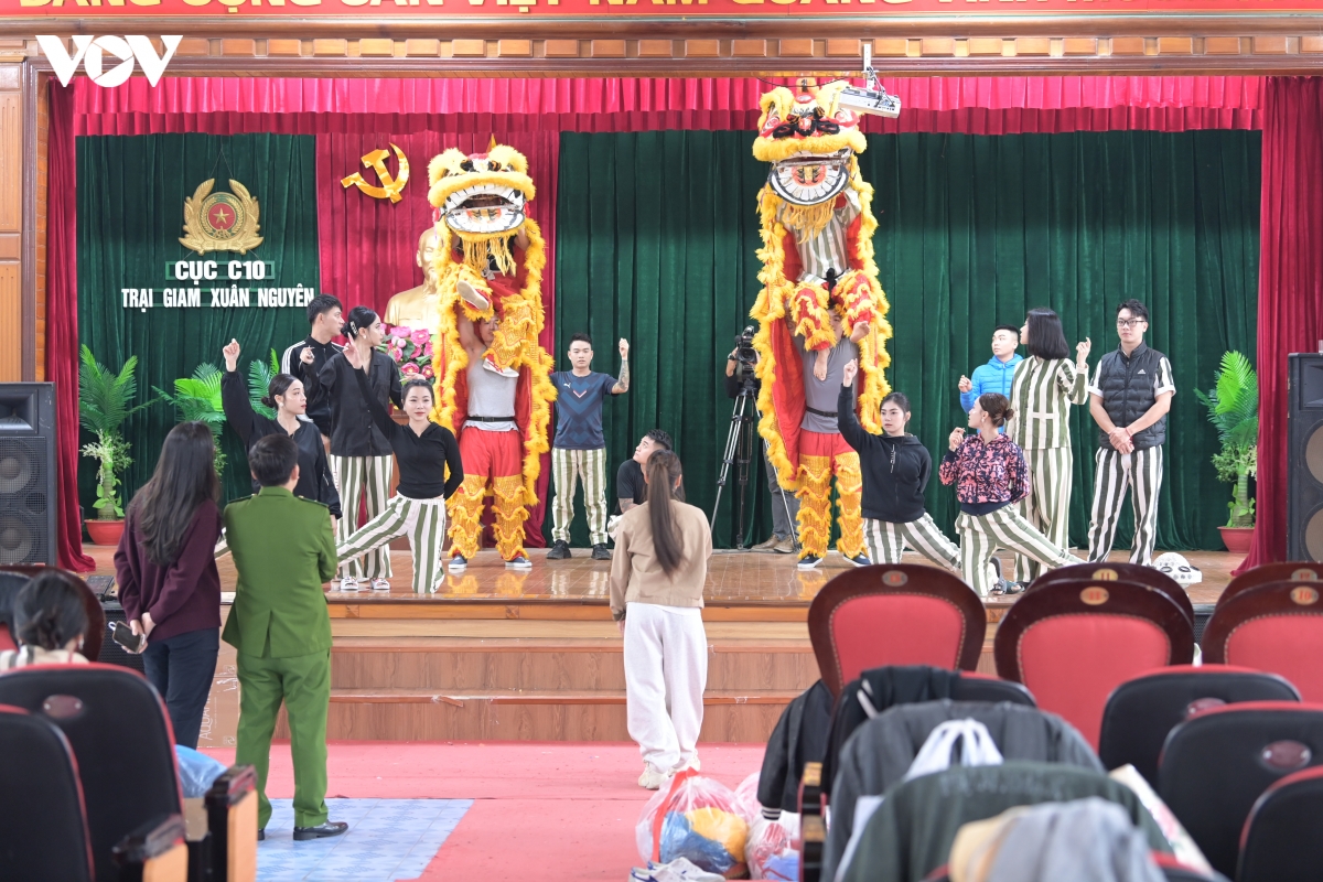 Doi van nghe o trai giam xuan nguyen nhung loi ca thap sang niem tin sau song sat hinh anh 5