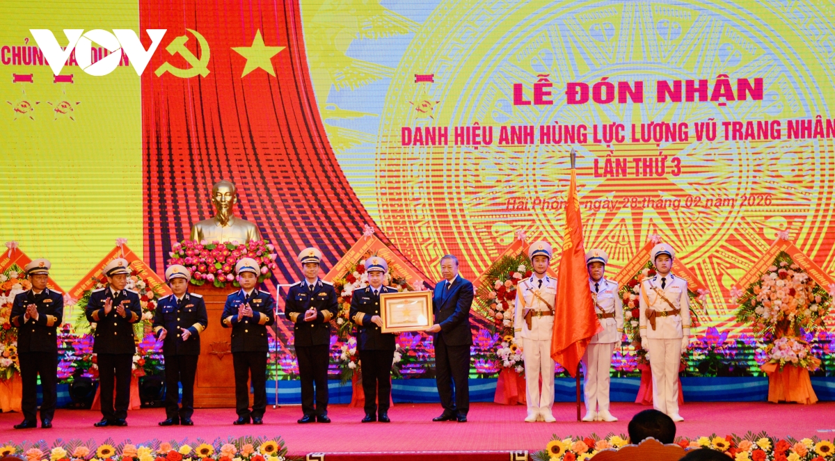 Tổng Bí thư Tô Lâm trao danh hiệu Anh hùng LLVTND tặng Quân chủng Hải quân