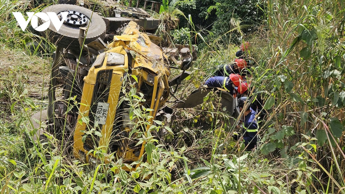 xe tai lao xuong vuc deo bao loc, tai xe tu vong hinh anh 2
