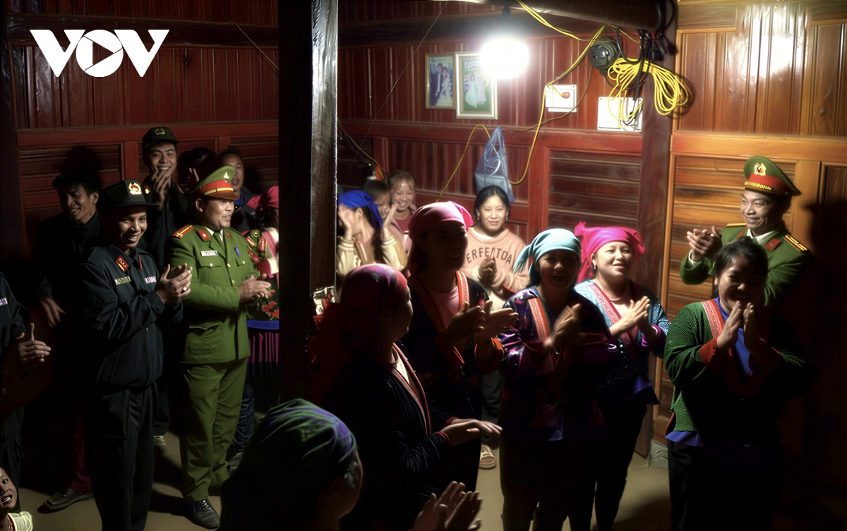 Điện về bản, thắp sáng mùa xuân ở Phảng Củ, Háng Chua