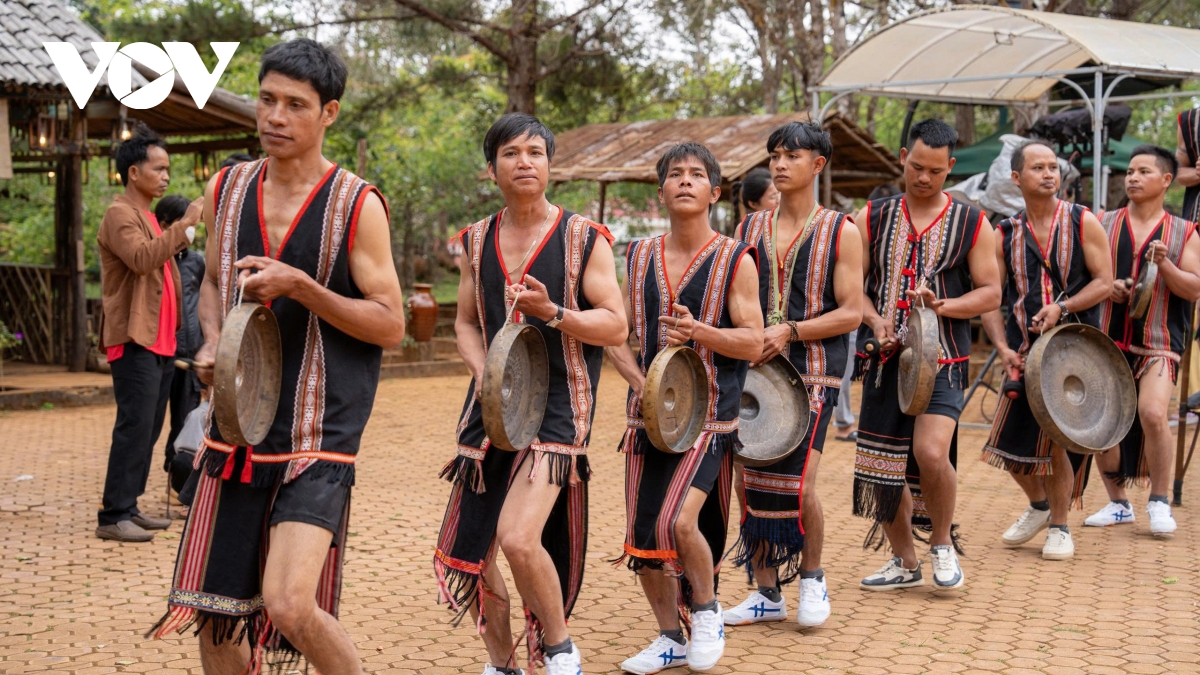 tung bung le hoi duong pho Am vang mang Den sang mung 3 tet hinh anh 3