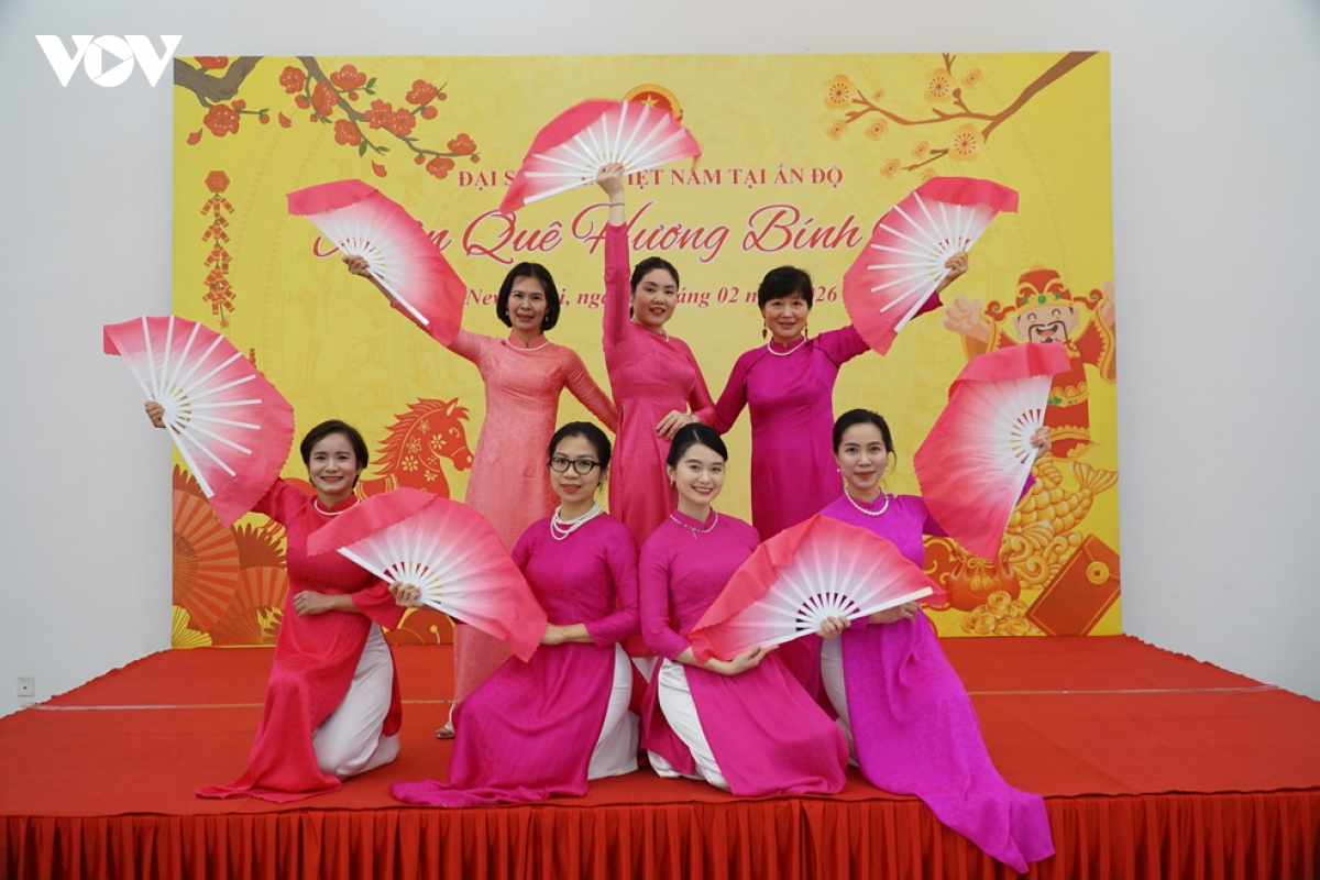 Am ap tet cong dong xuan que huong binh ngo tai An Do hinh anh 2