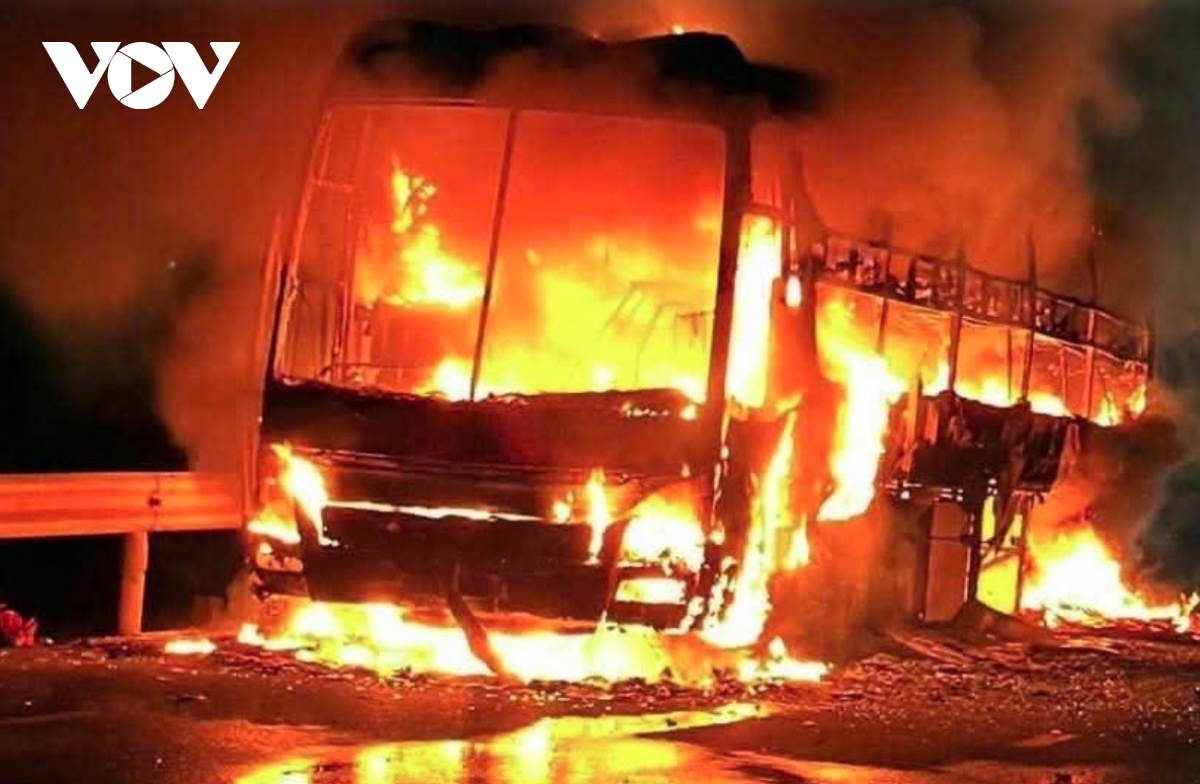 34 escape unharmed after sleeper bus catches fire in central vietnam picture 1