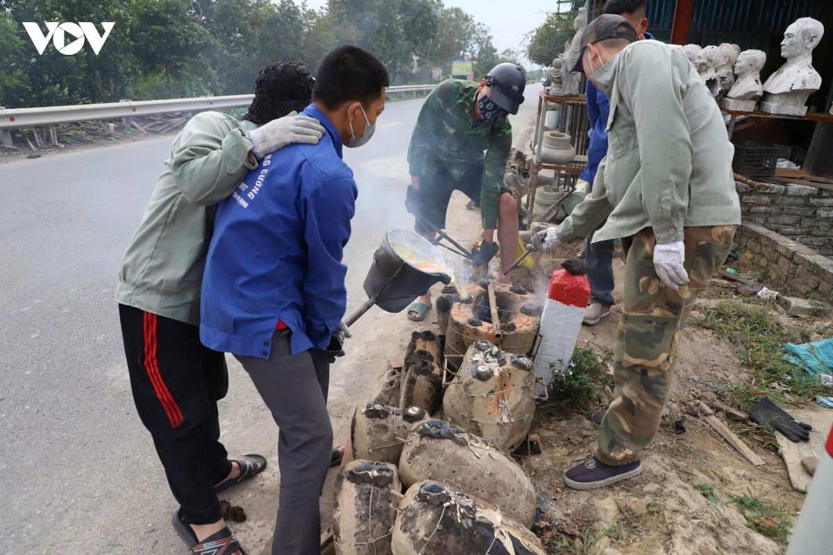 lang nghe duc dong Y yen tu lo duc thu cong den chuoi gia tri hang hoa hinh anh 5